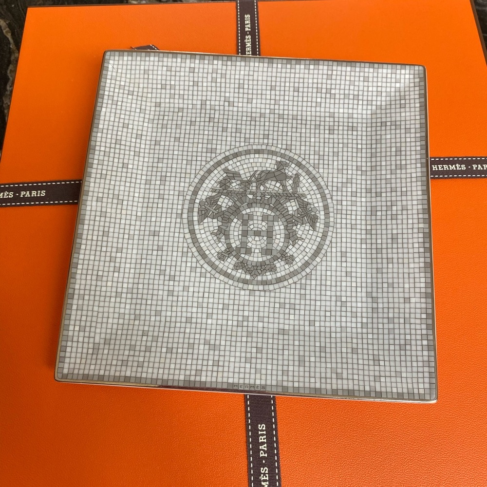 HERMES PLATINUM PLATE